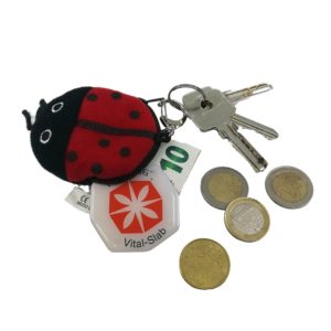 Schlüsselanhänger mit Münzen und Schlüsseln