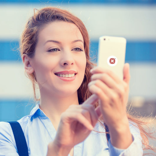 Elektrosmog-Schutzaufkleber-Schutzsticker-aufkleber Hübsche Frau mit Penyang Handy