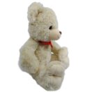 Weißer Teddybär mit rotem Halstuch