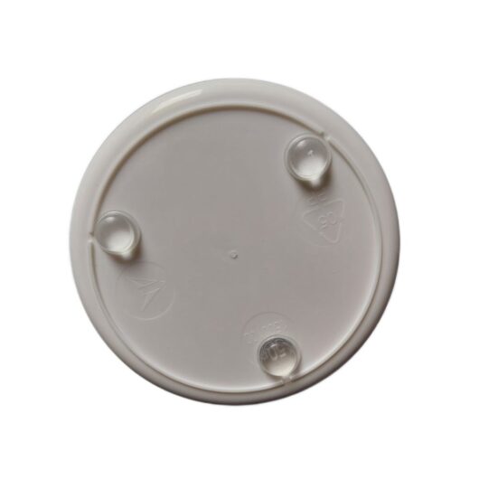 geopat-dose-einzeln-fuesse Runde weiße Plastikdose von unten mit drei angeklebten Gummifüßchen