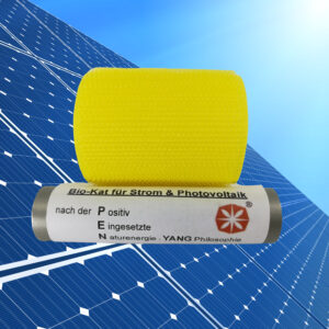 Solarmodule und Metallrohr mit gelbem Klettband im Vordergrund